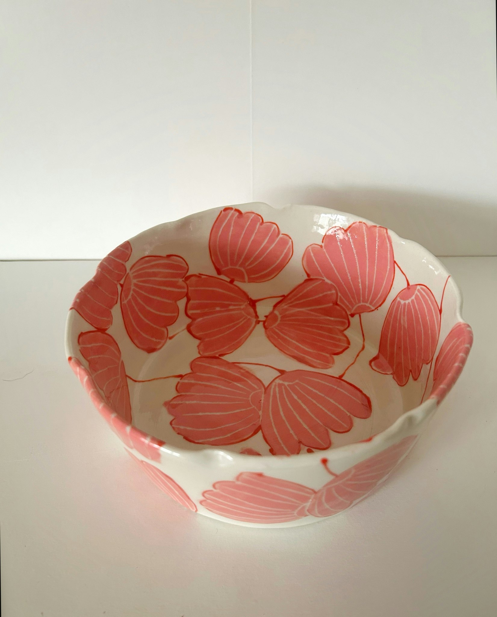 Skål med vågig kant rosa