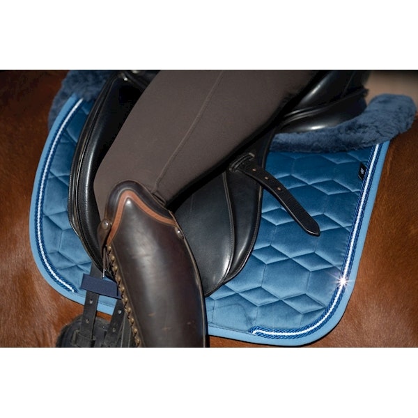 E.A. Mattes Fårskinnsschabrak Cornet blue sammet hopp full