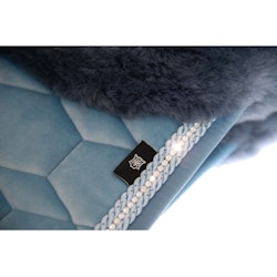 E.A. Mattes Fårskinnsschabrak water blue sammet hopp full