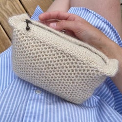 Petite knit Honey clutch