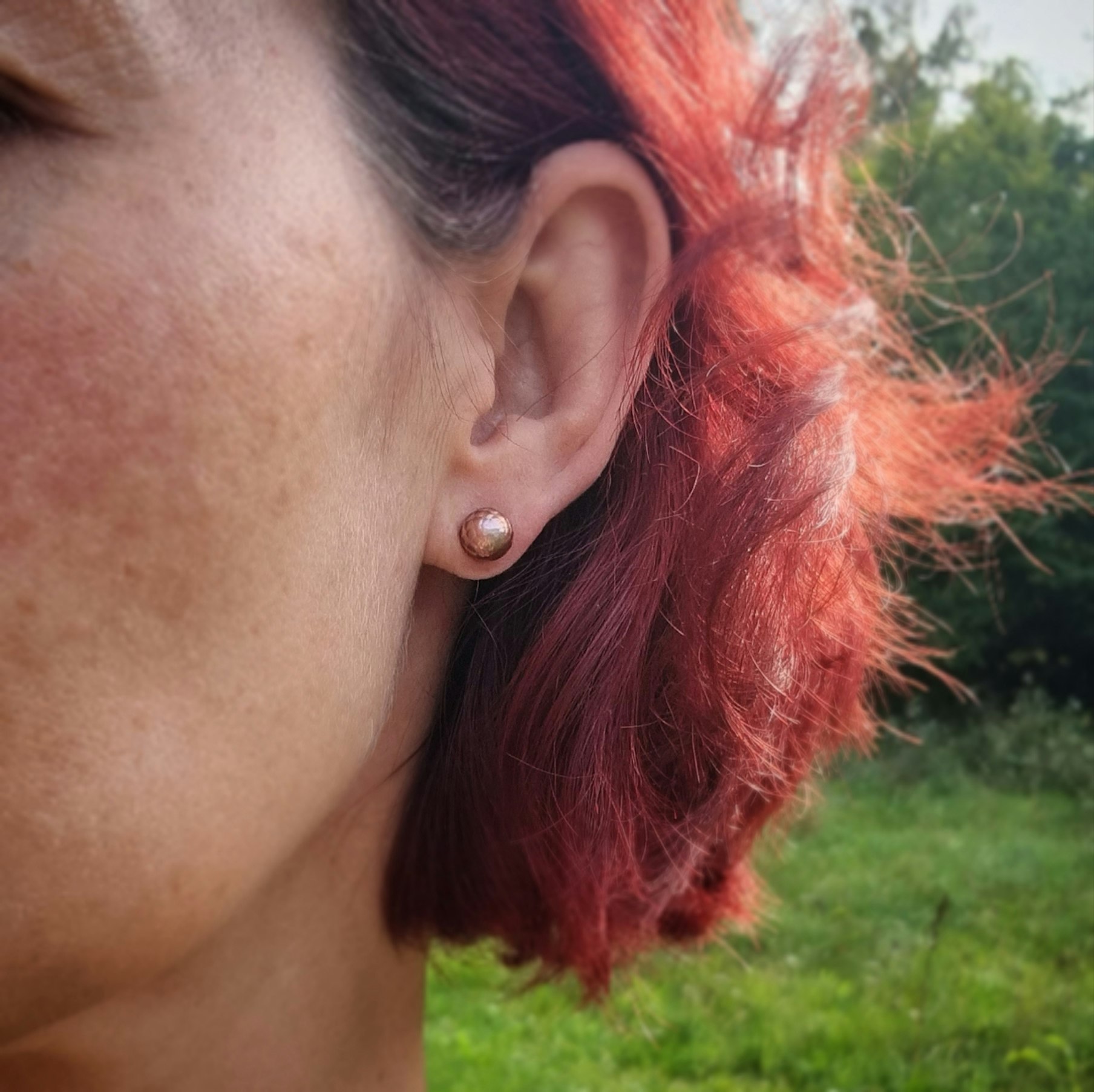 Underbara facetterade sötvattenspärlor - örhängen i 18K
