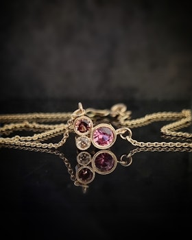 Halsband med Safirer i 18K guld