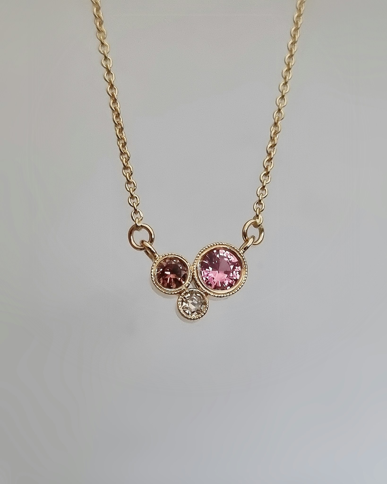 Halsband med Safirer i 18K guld