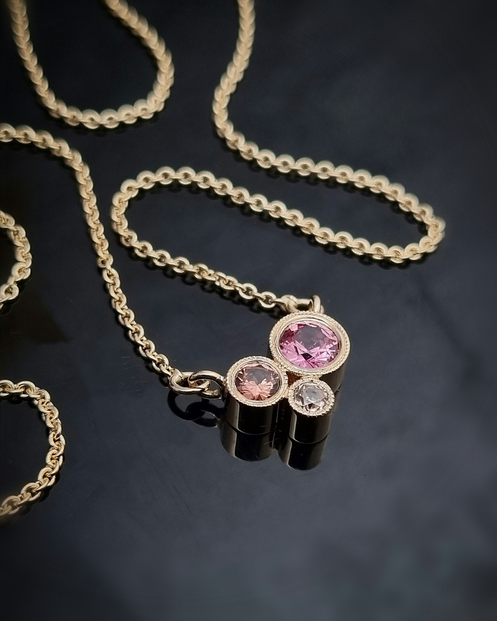 Halsband med Safirer i 18K guld