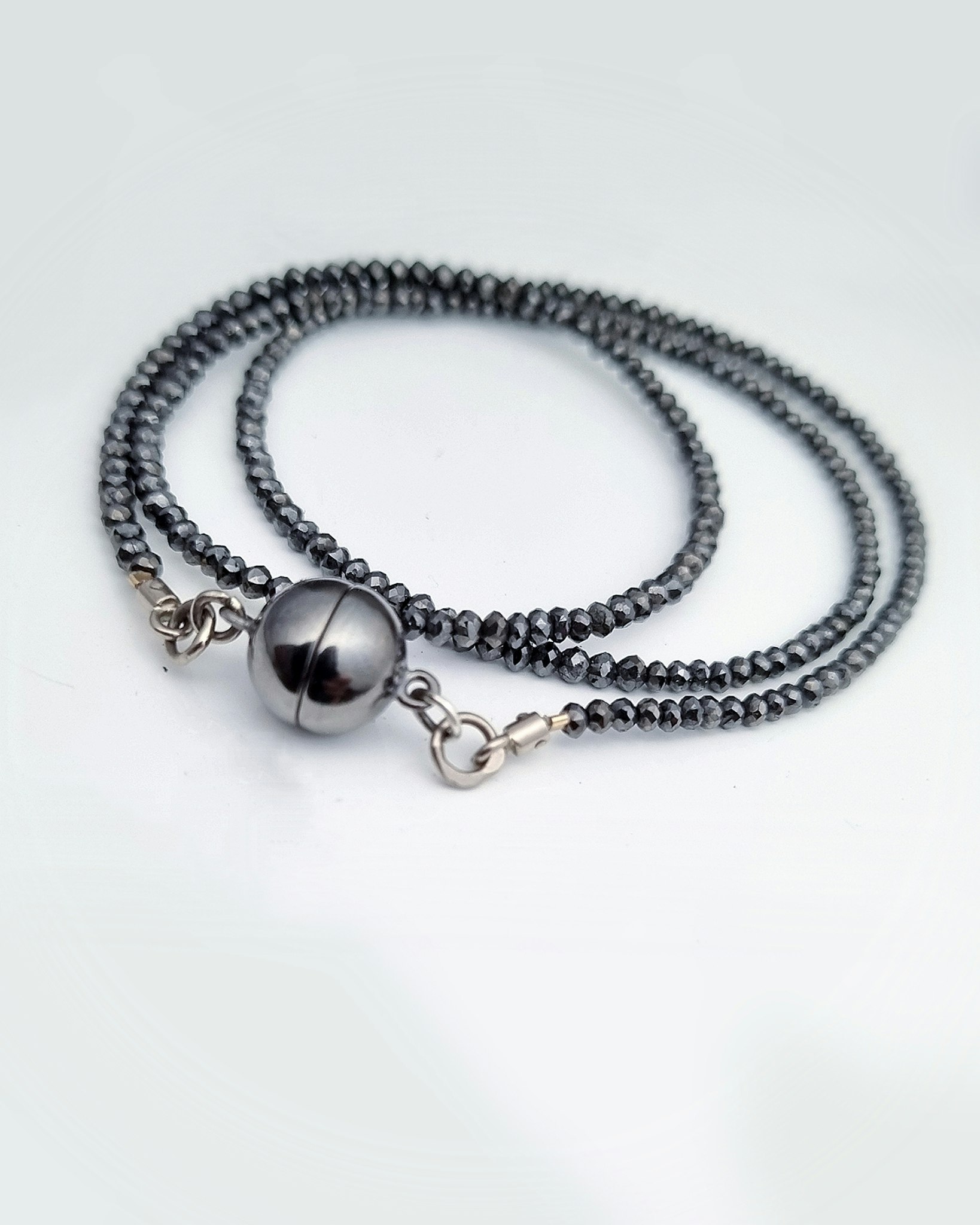 Svartgnister 18,64 ct- Diamantcollier 43 cm