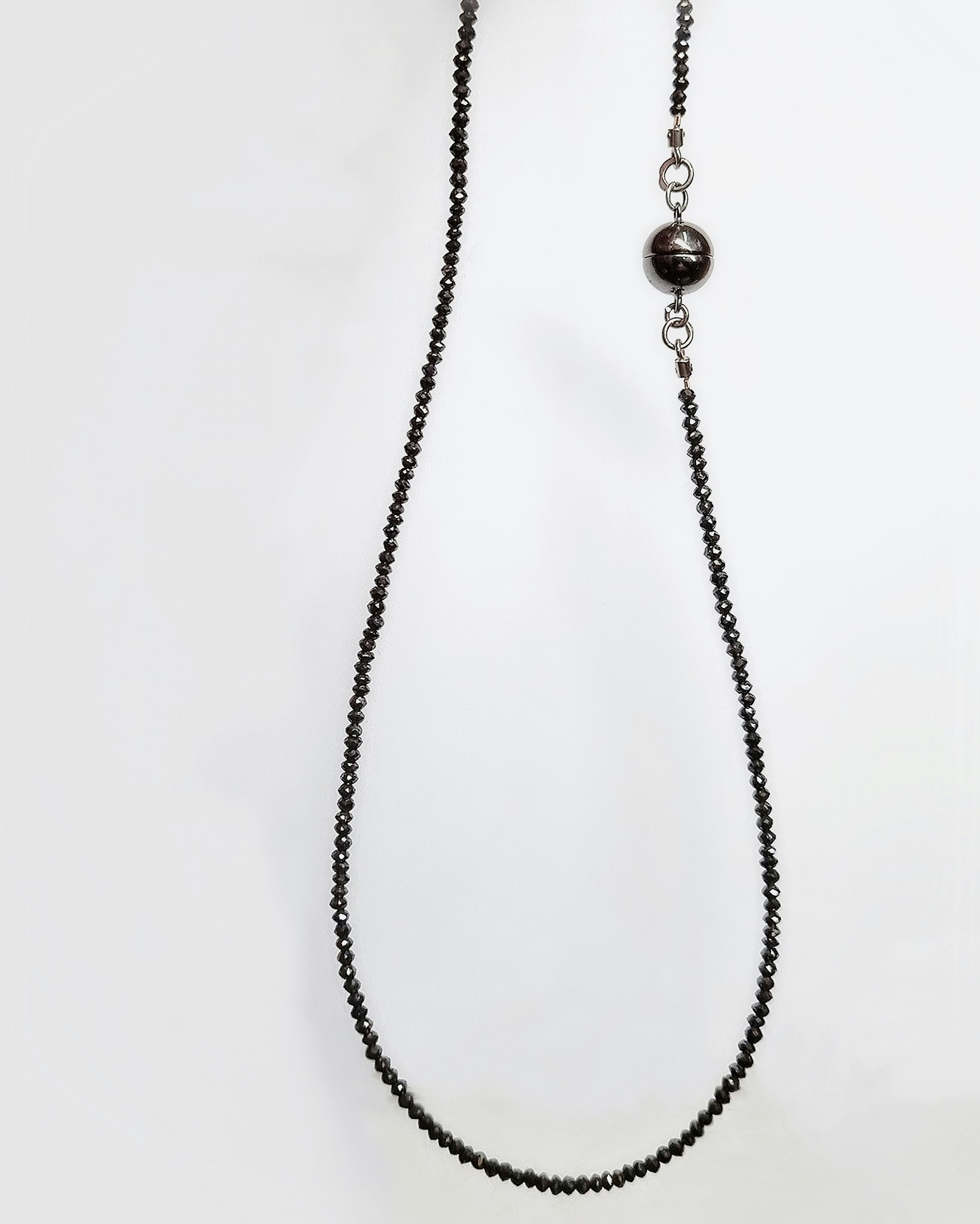 Svartgnister 18,64 ct- Diamantcollier 43 cm