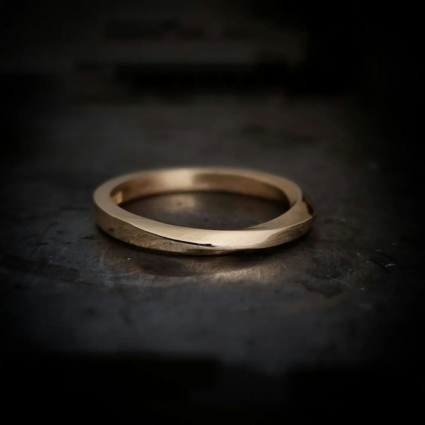 På order: Twist 18K rg + slät ring i 18K rg