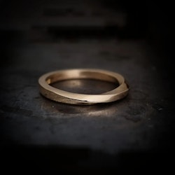På order: Twist 18K rg + slät ring i 18K rg
