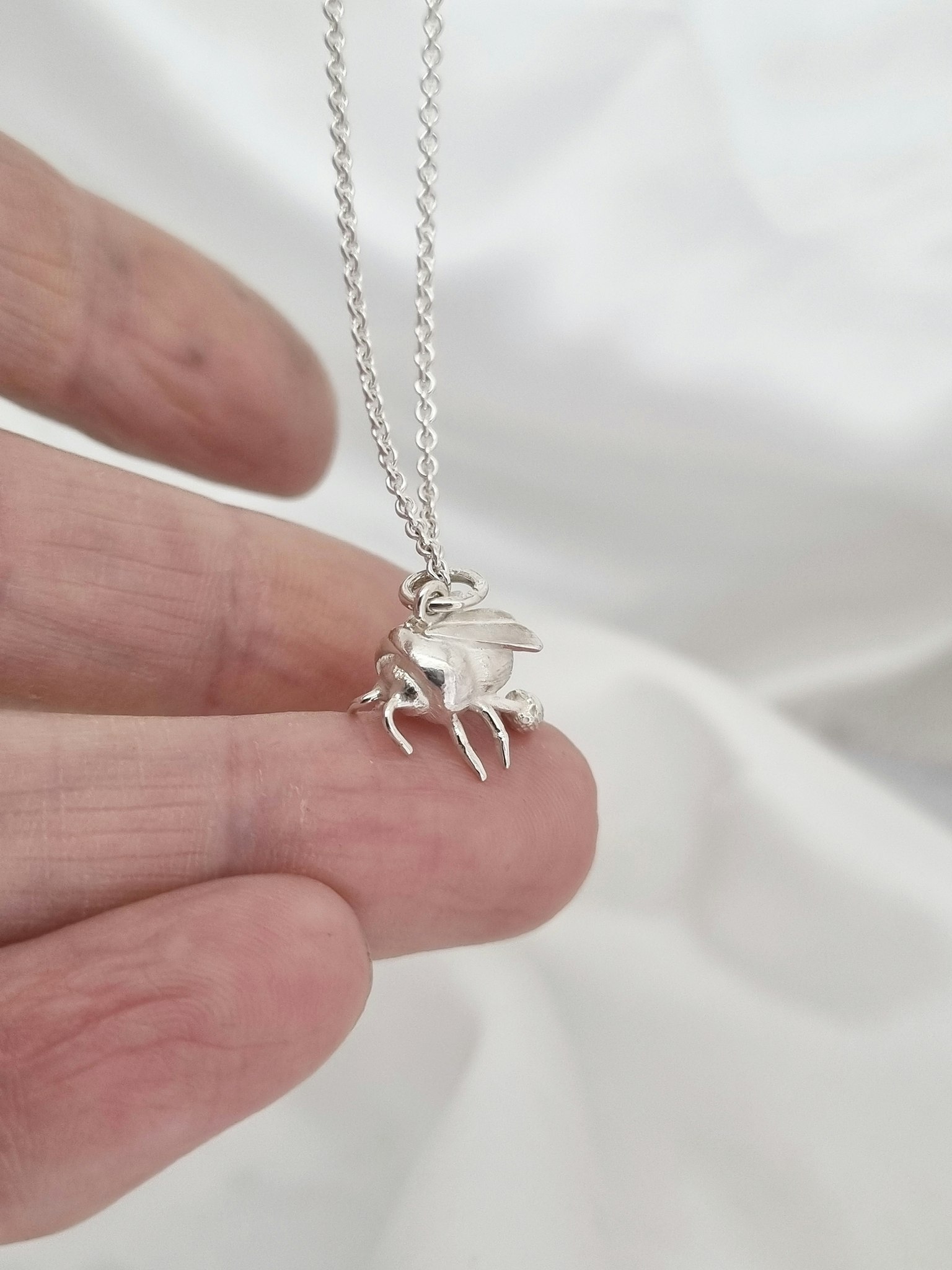 Humla - hängsmycke i 925 silver