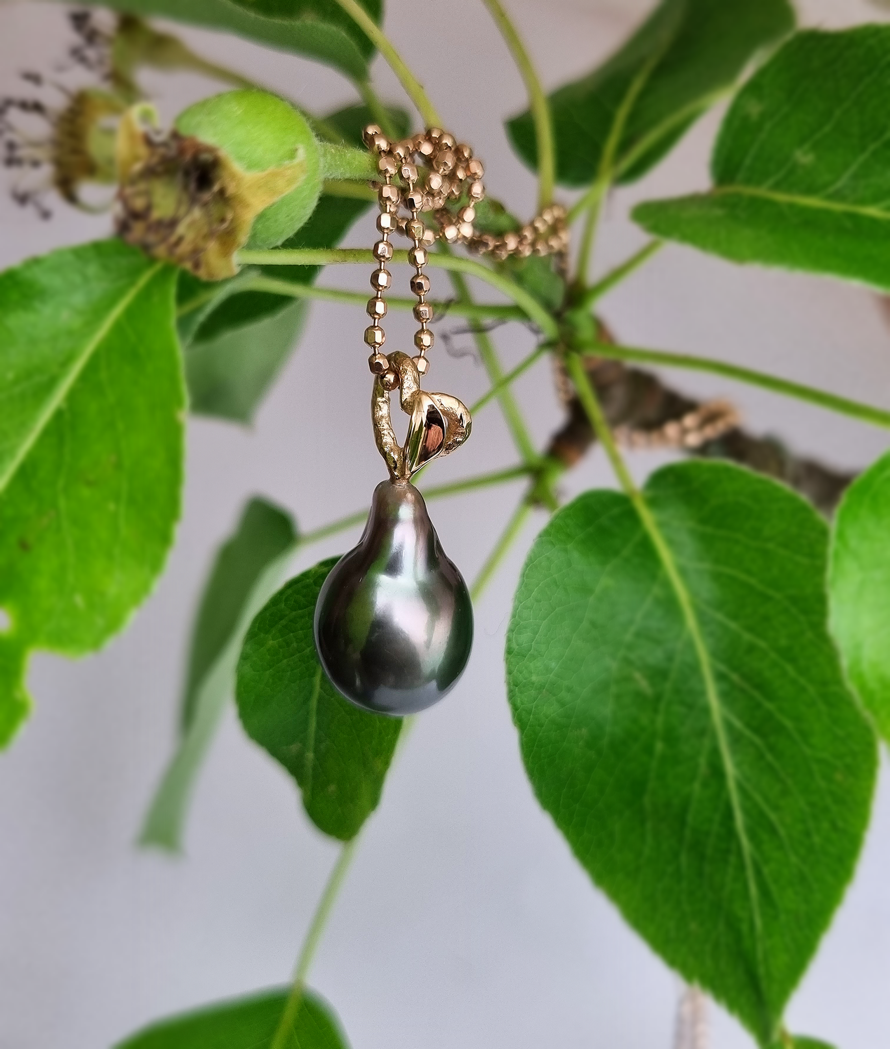 Tahitipärla - guldhänge päron 12 mm