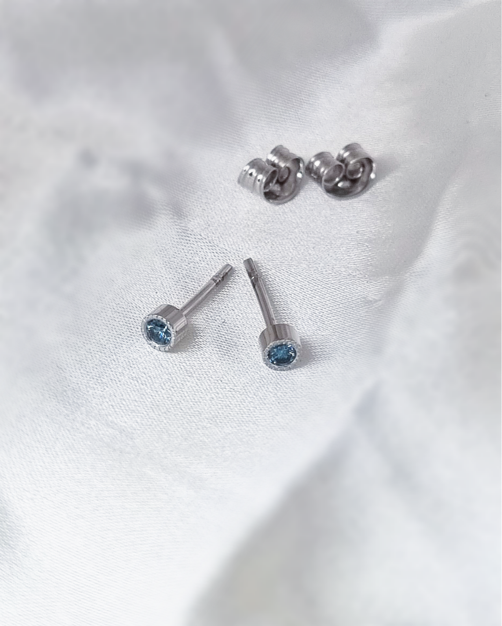 Lilla blå vintage - diamantörhängen