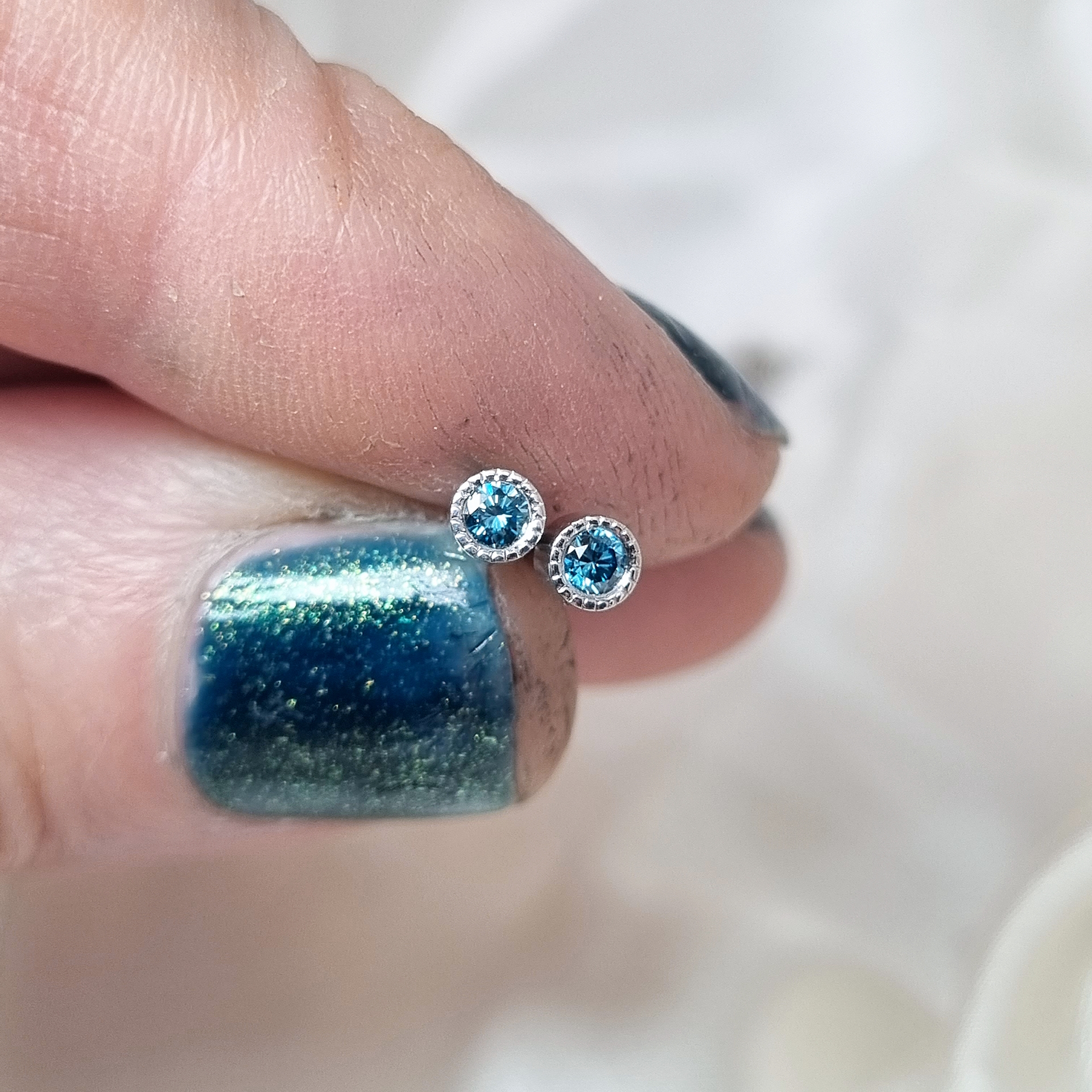 Lilla blå vintage - diamantörhängen