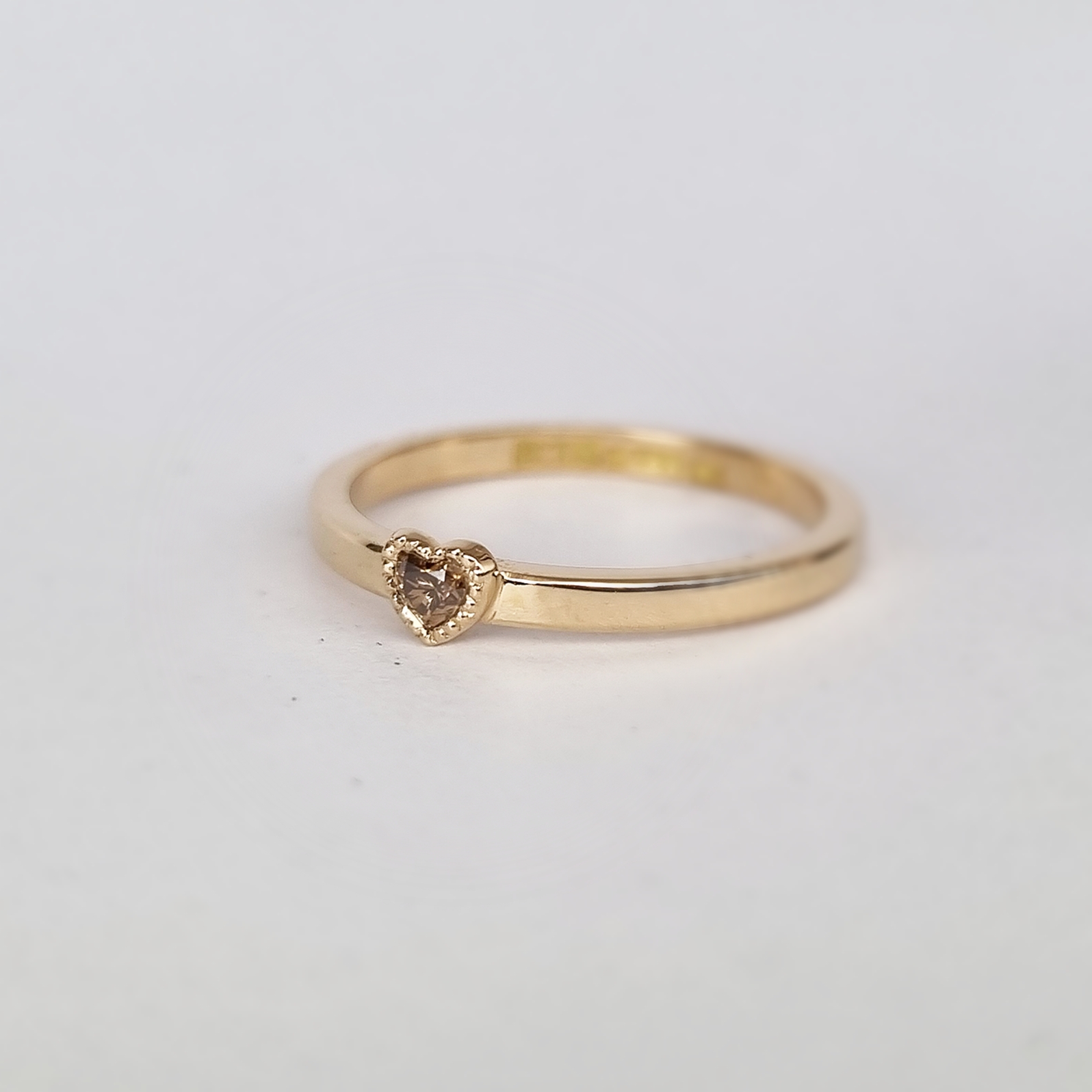 Lilla hjärtat - 18K ring med hjärtslipad coffeediamant