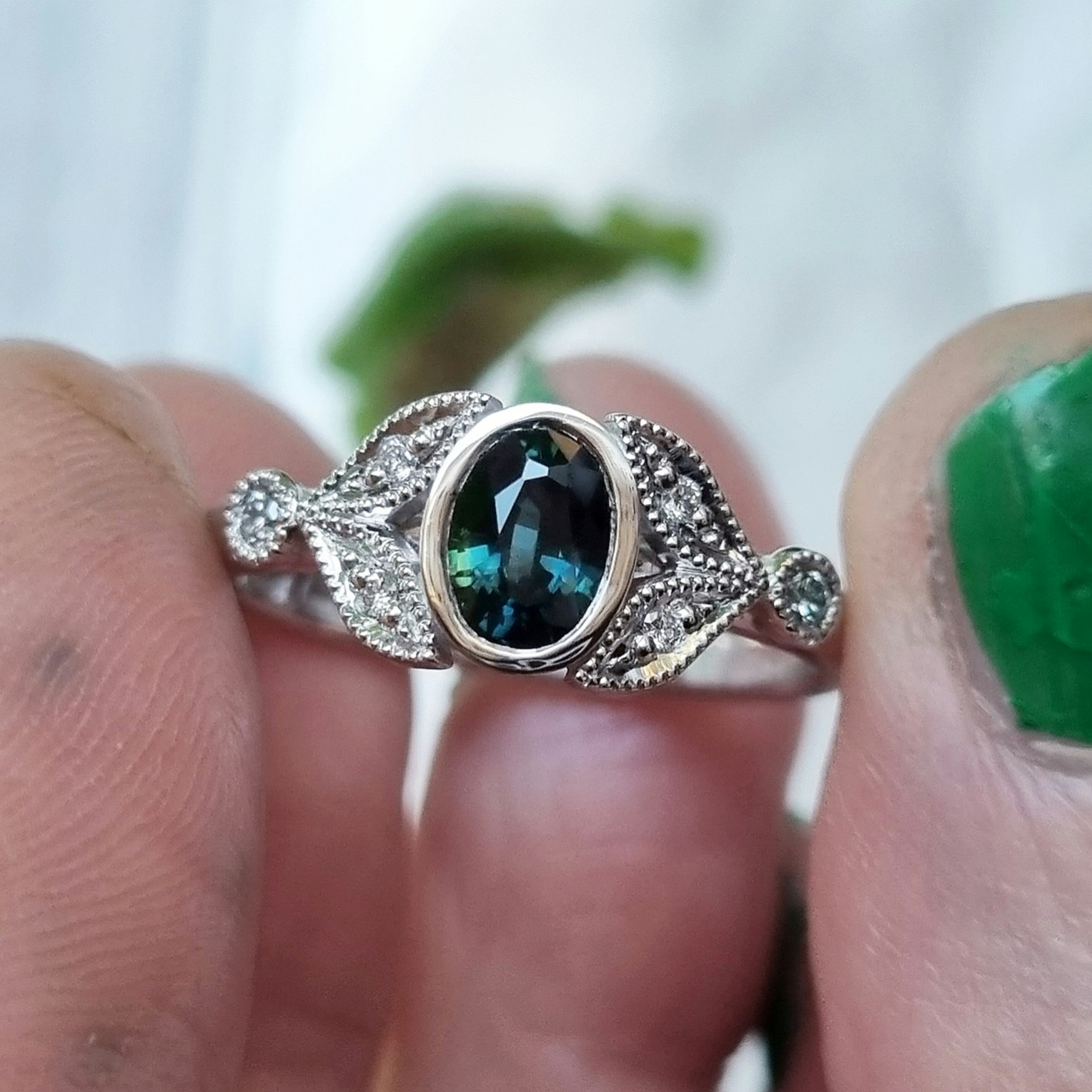 Ismynta - Tealsafir & diamantring i 18K vitguld