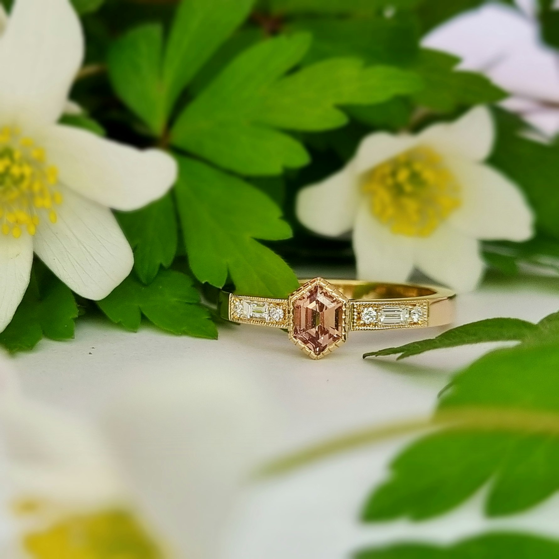 Princess Peach - Safir och diamantring i 18K