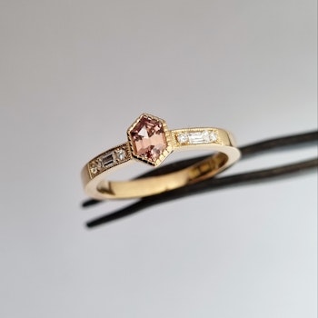 Princess Peach - Safir och diamantring i 18K