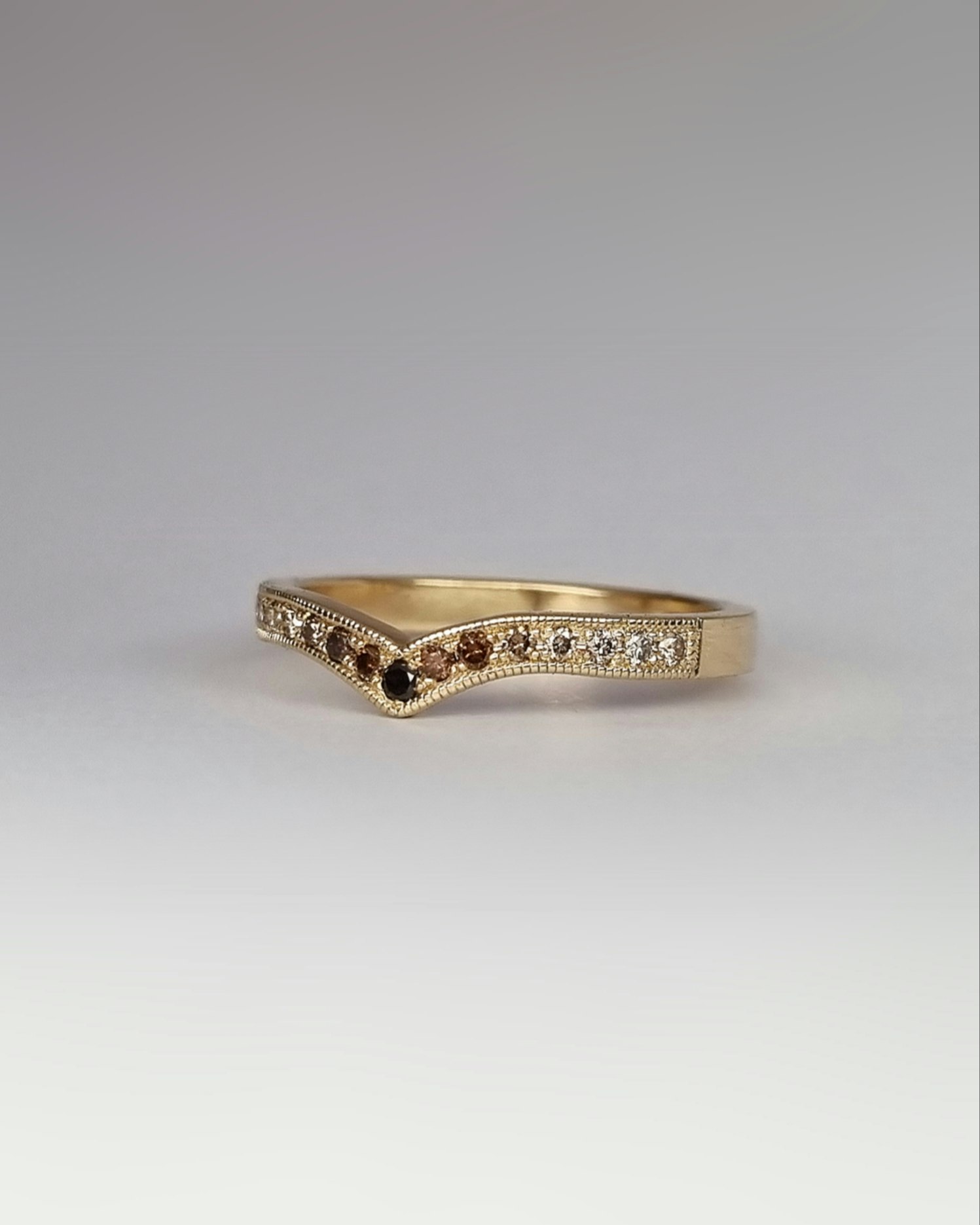 Choklad & Champagne - Diamantring i 18K