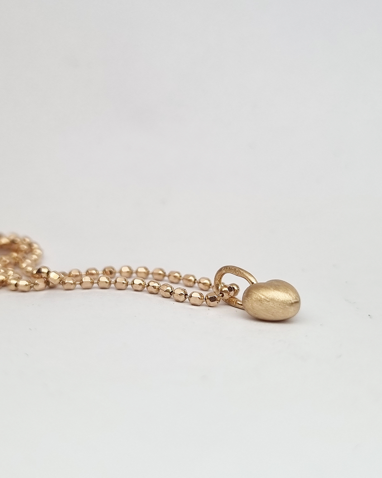 Tiny Heart - hänge i 18K guld