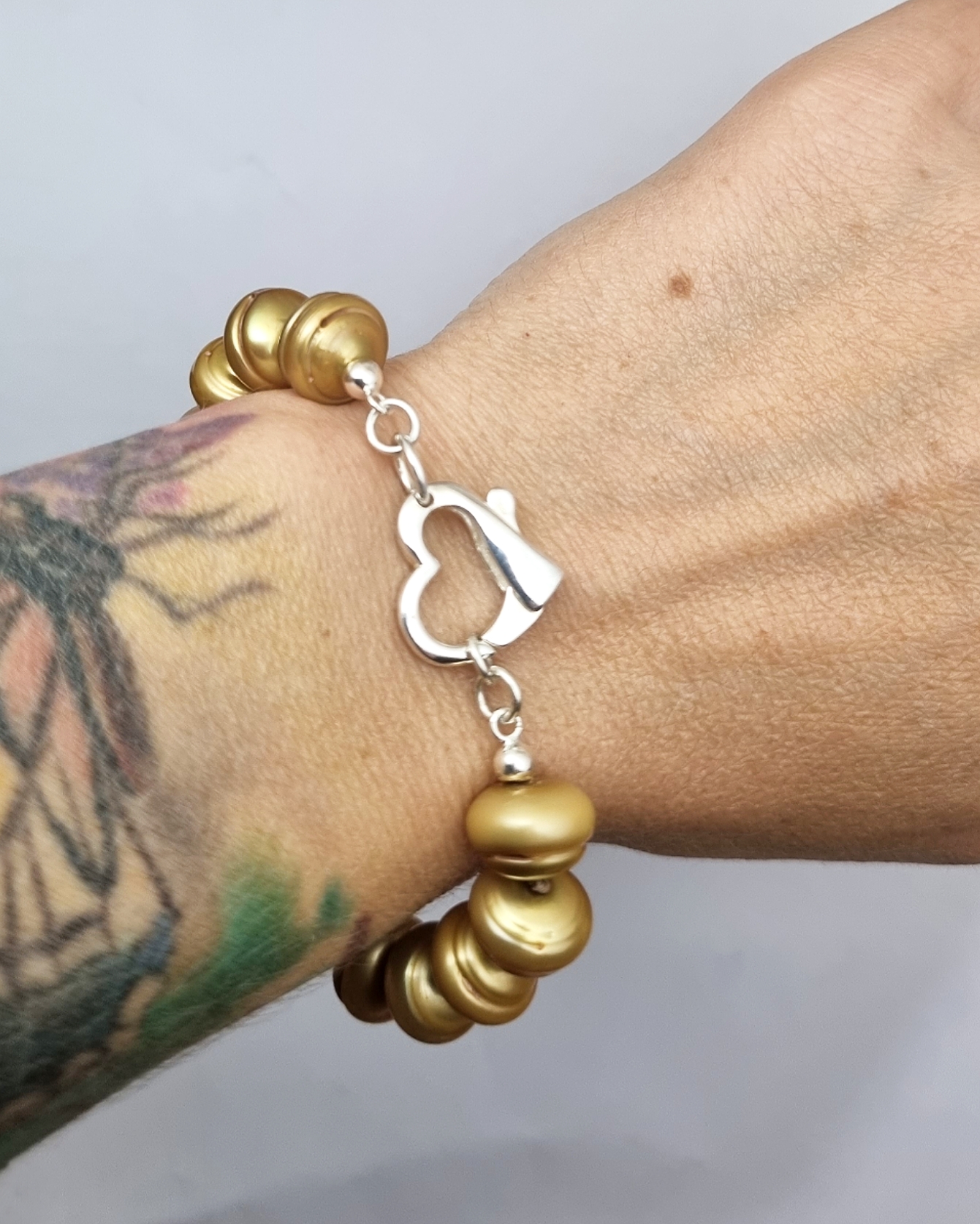 Sötvattenspärlor guldfärgade - armband 18-19 cm