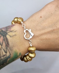 Sötvattenspärlor guldfärgade - armband 18 cm
