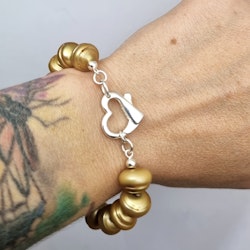 Sötvattenspärlor guldfärgade - armband 18 cm