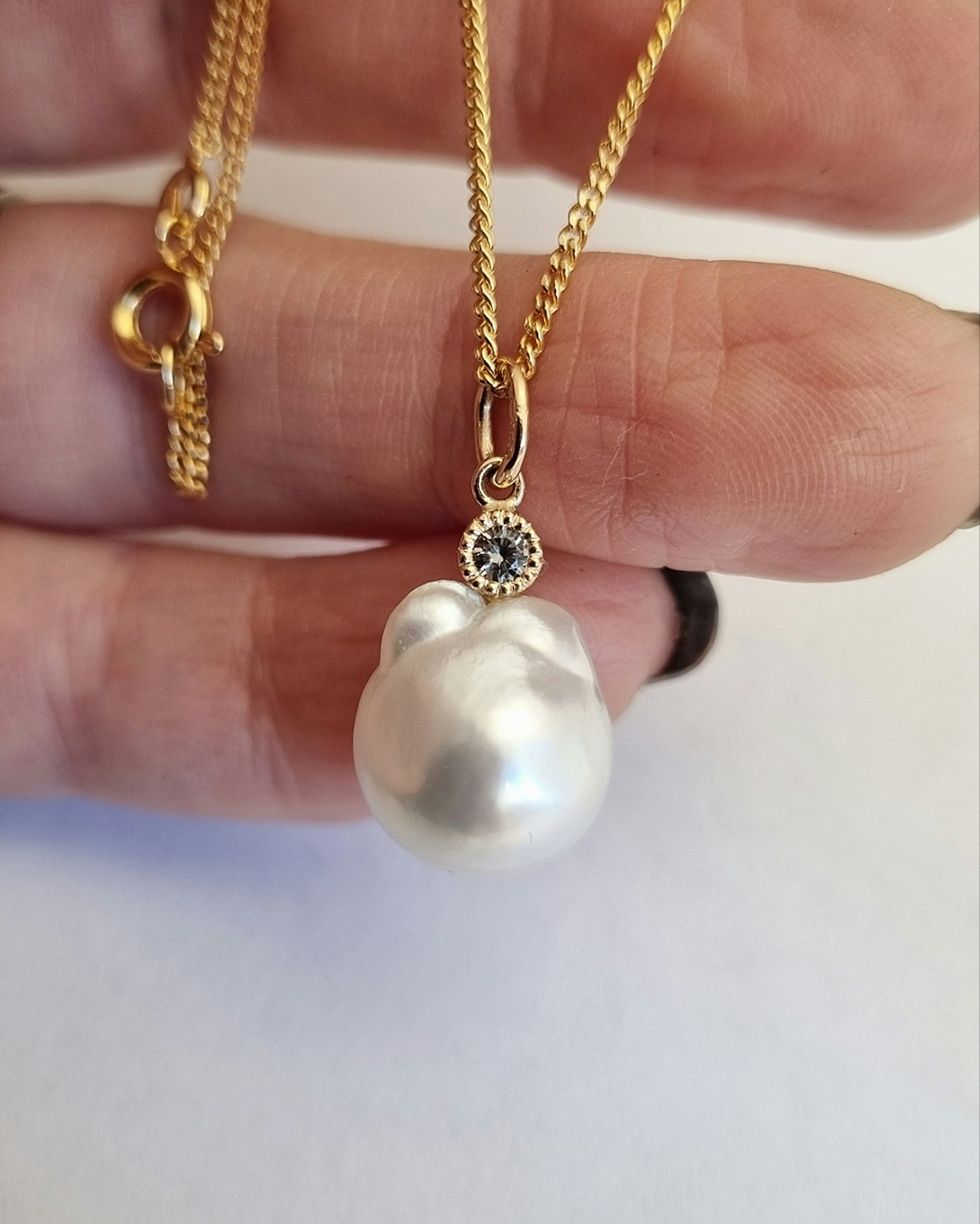 Söderhavspärla med Safir - hänge i 18K