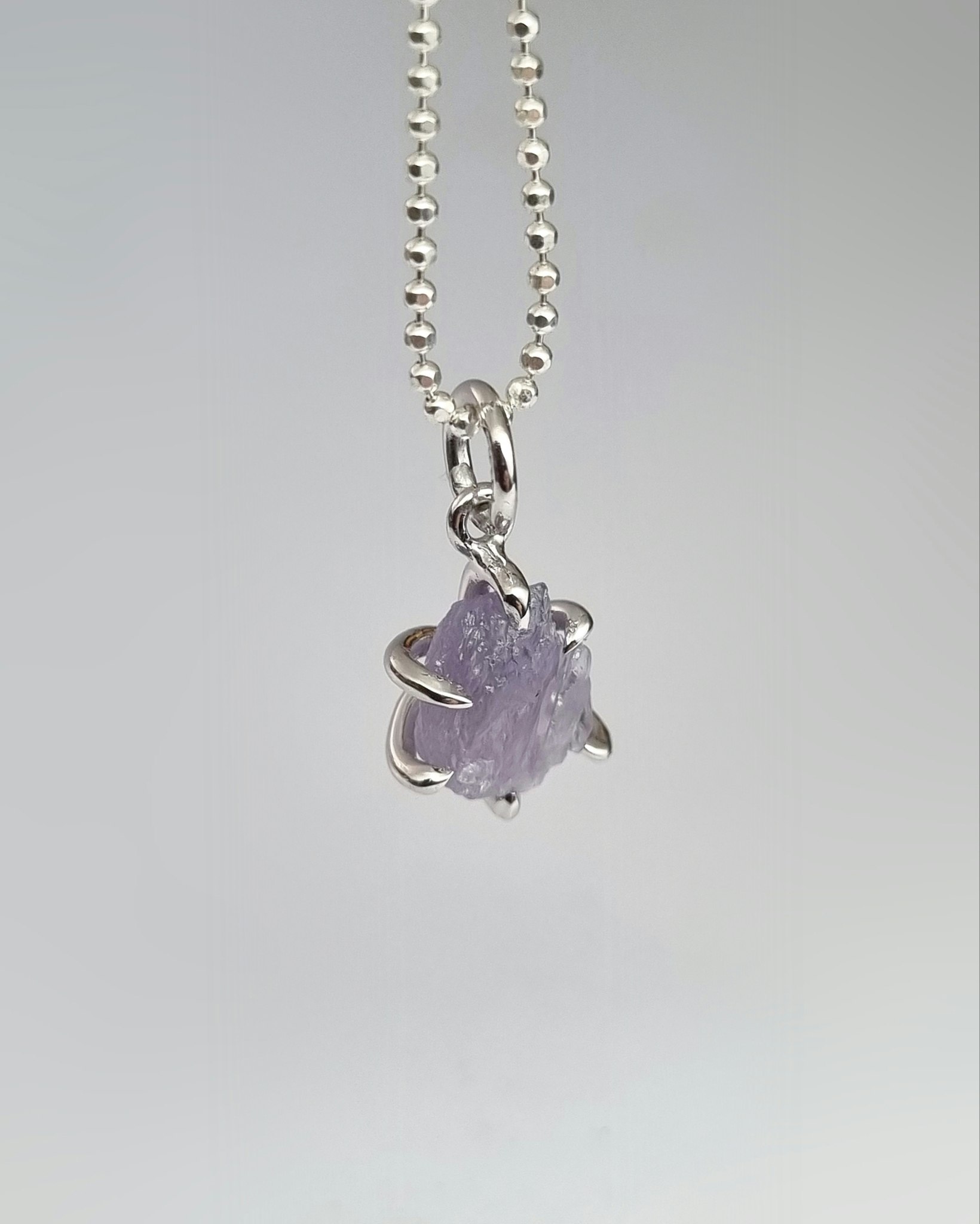 Rosalila råsafir 2.68 ct - hänge i 18K vitguld