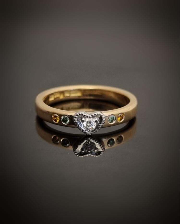 Specialbeställd ring i 18K