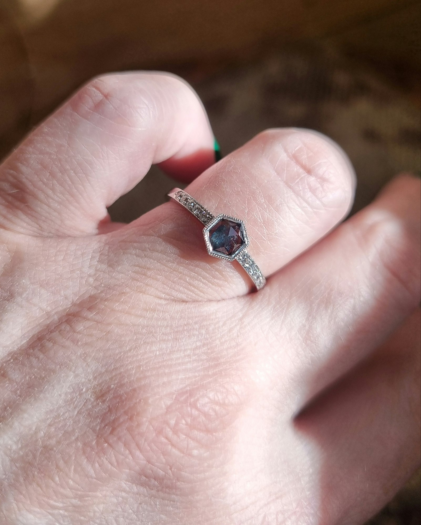 Vårlava -TealSafir & diamantring i 18K vitguld