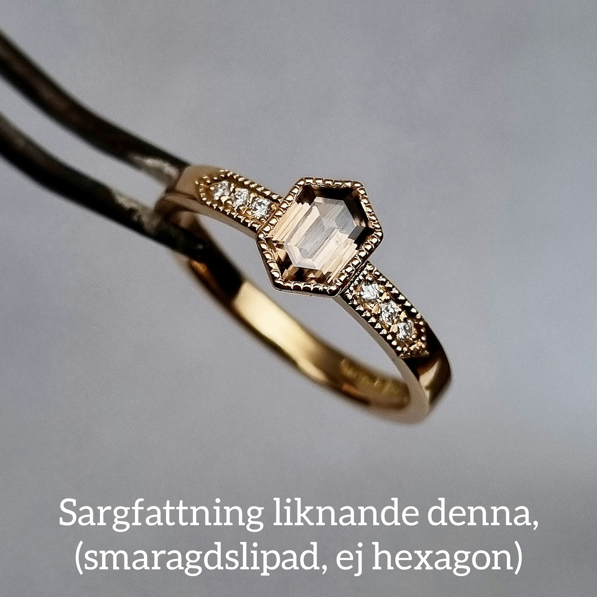 Handpenning: Ring i 18K guld med Tealsafir och diamanter