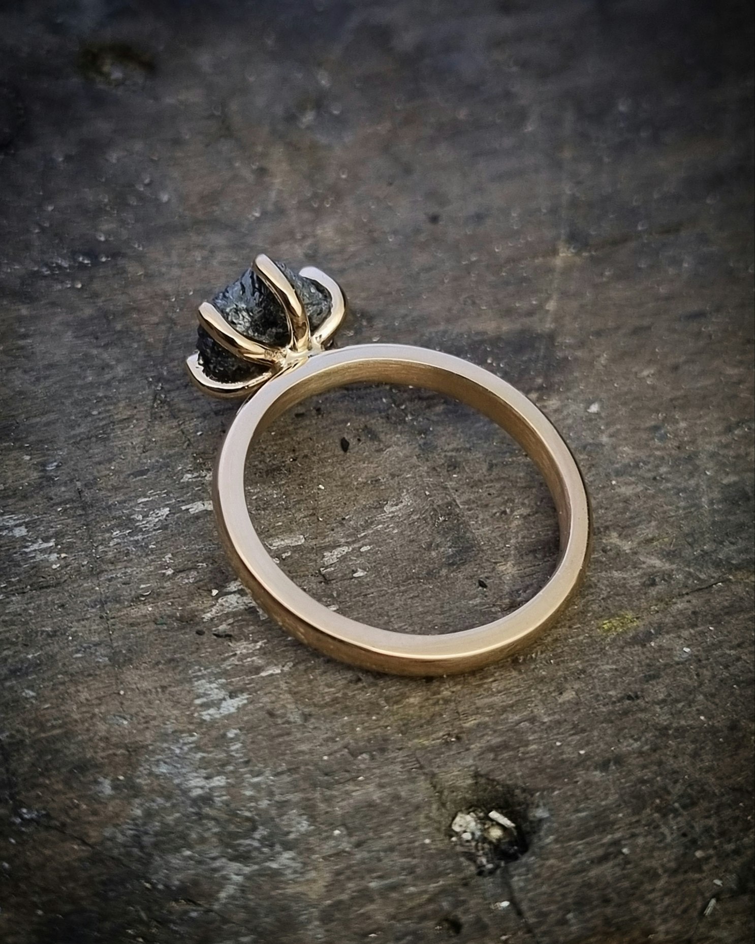 Precious Raw - rådiamantring  2,42 ct