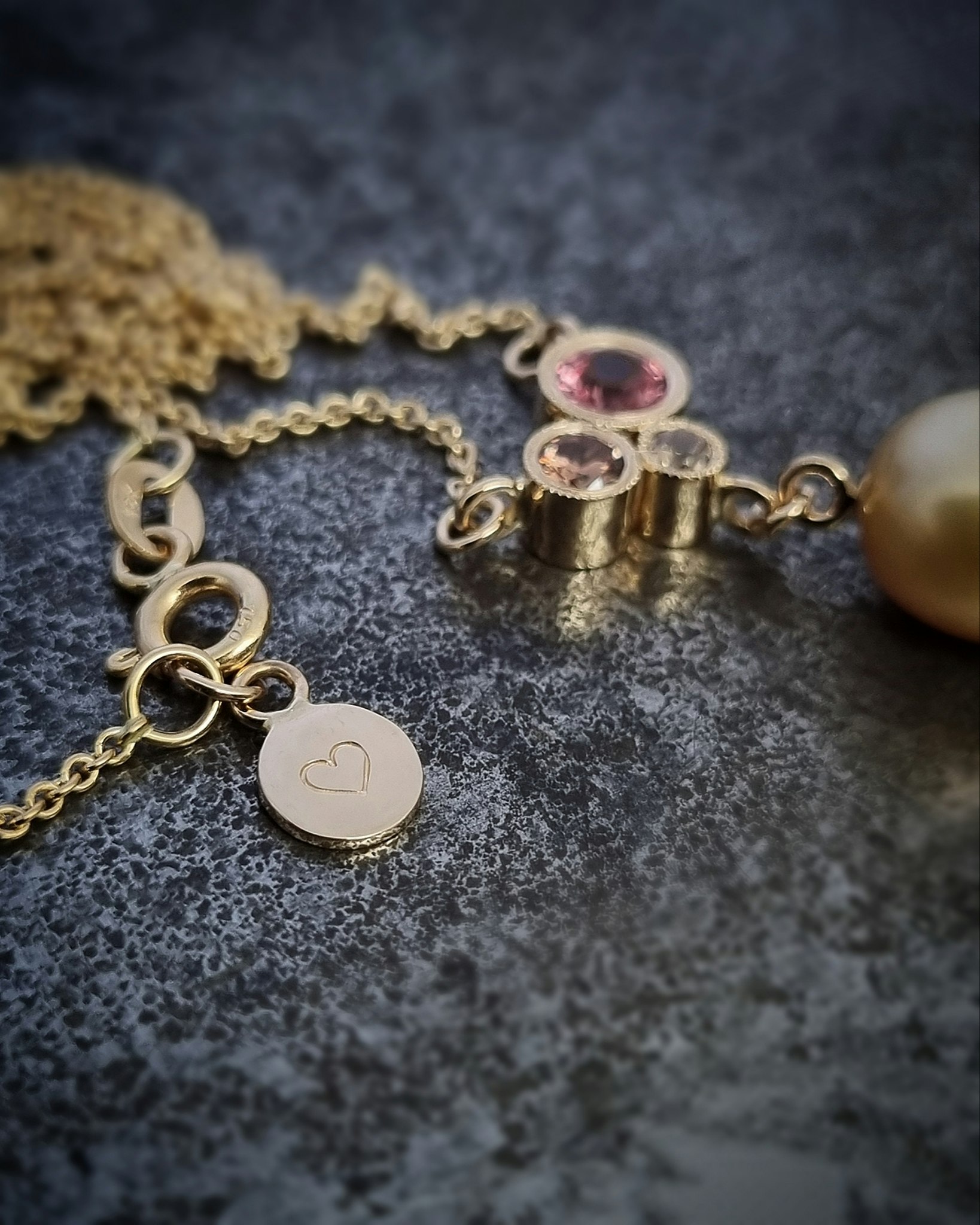Eyecandy - Safir & pärlhalsband i 18K guld