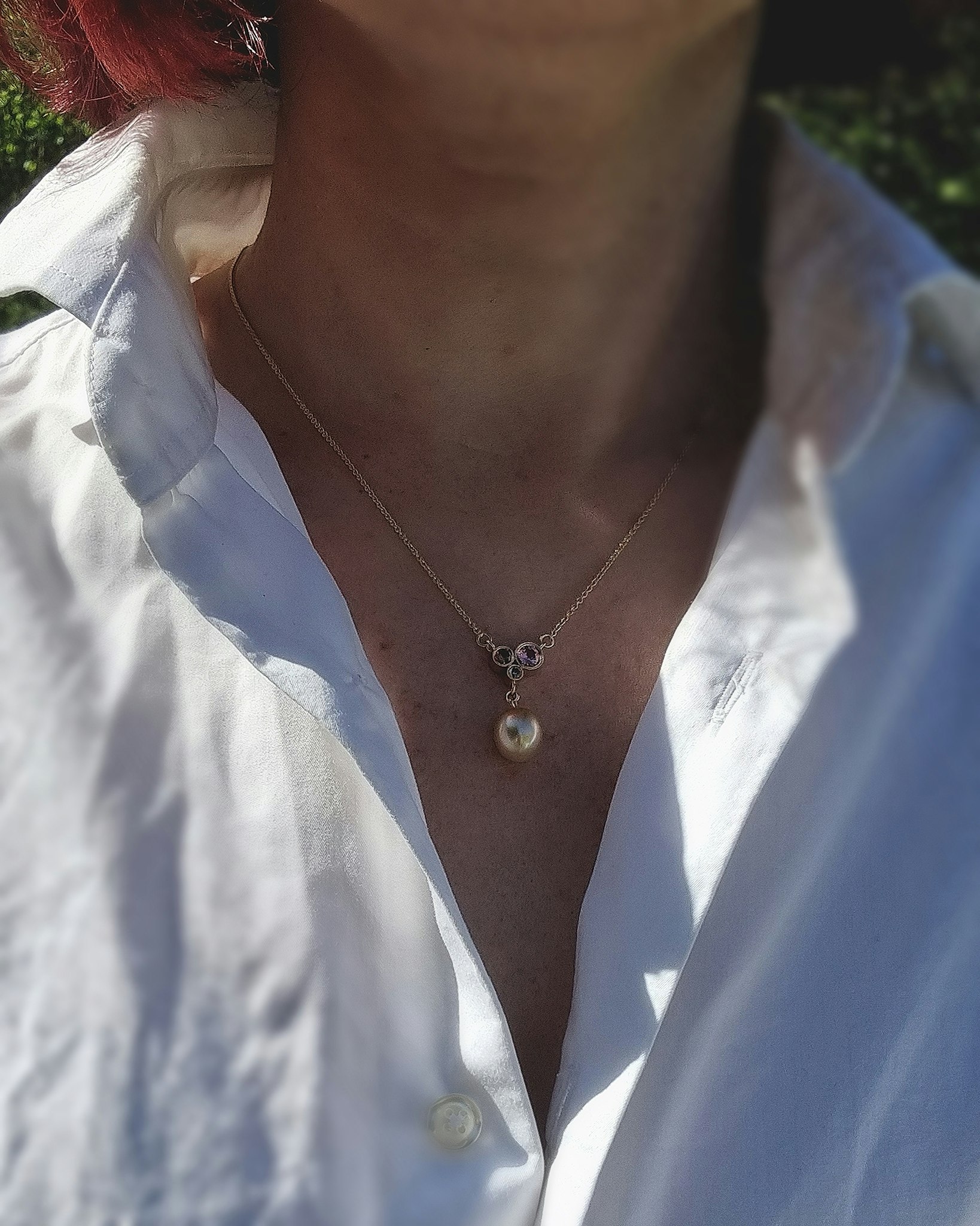 Eyecandy - Safir & pärlhalsband i 18K guld