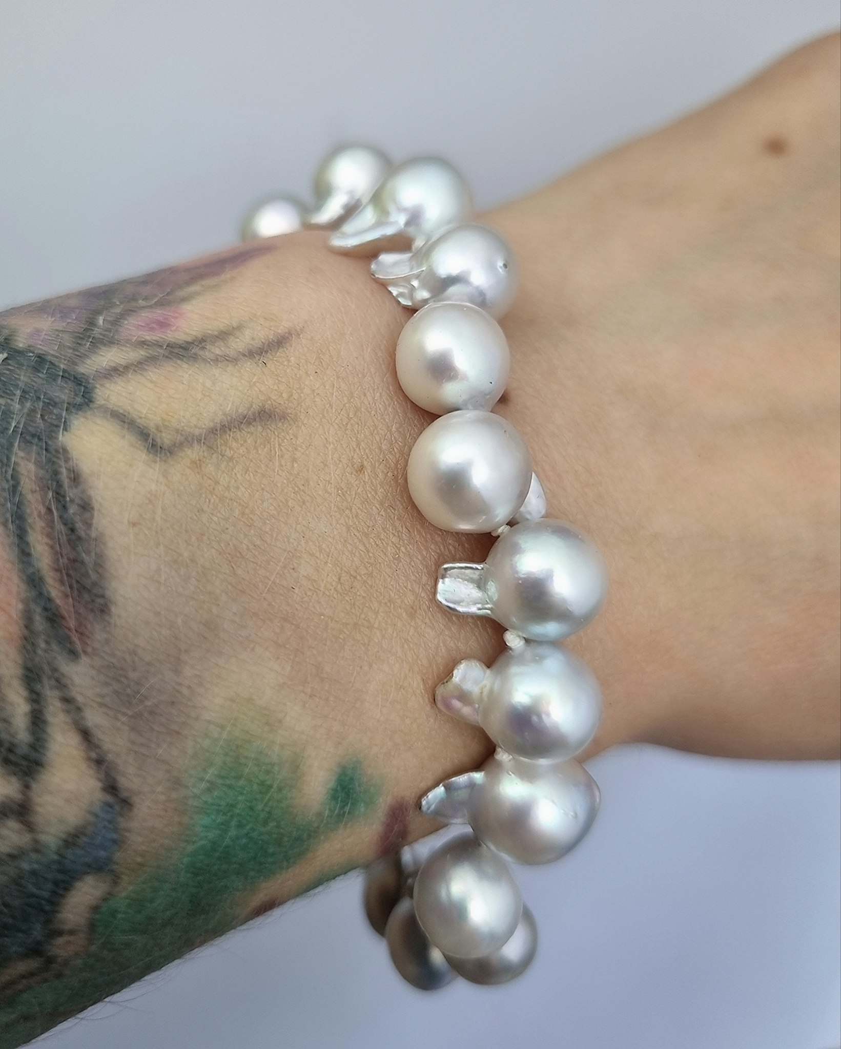 Väldigt barocka Akoyapärlor - armband 19 cm