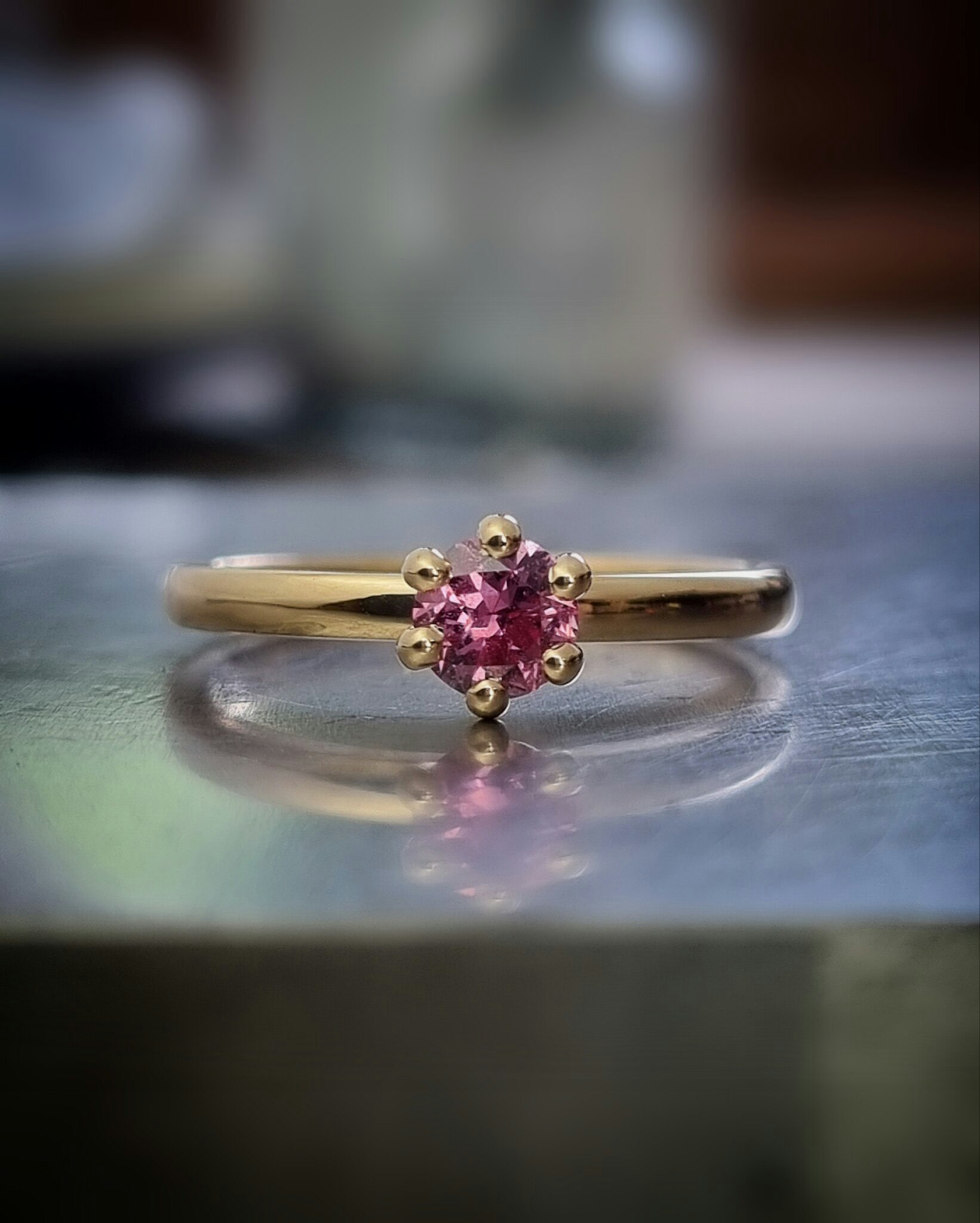 Precious six med rosa Safir - solitär i 18K guld