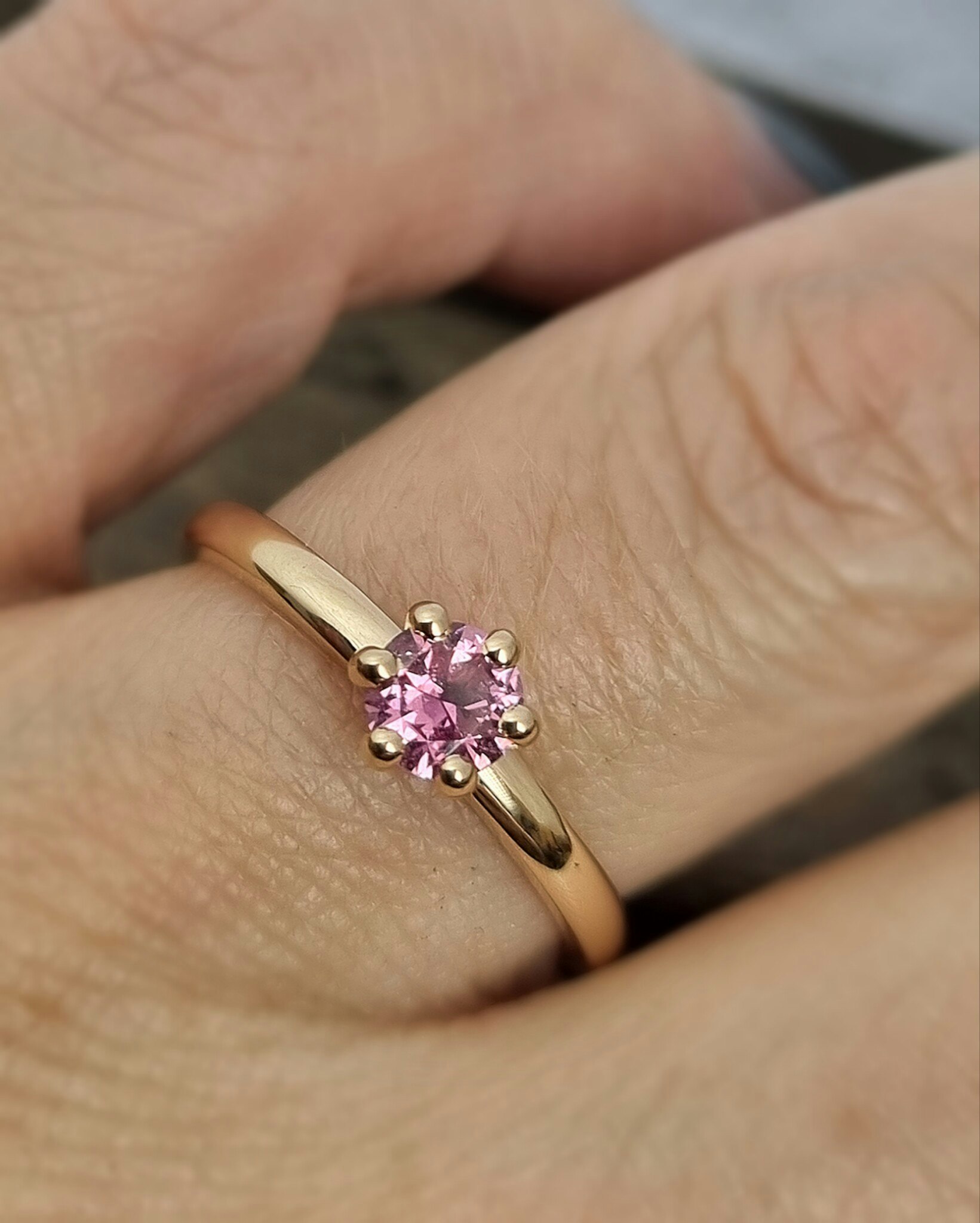 Precious six med rosa Safir - solitär i 18K guld