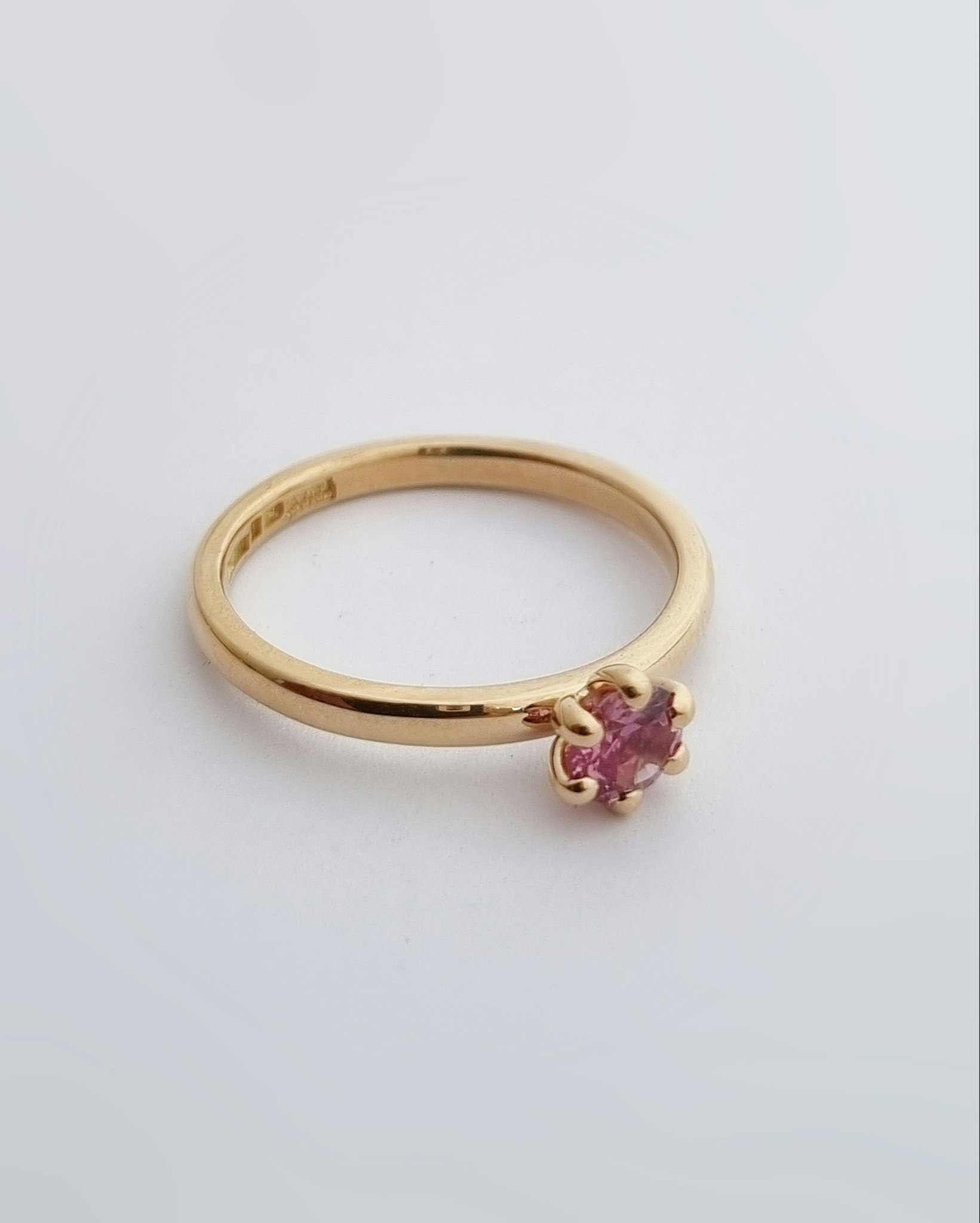 Precious six med rosa Safir - solitär i 18K guld