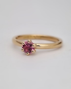 Precious six med rosa Safir - solitär i 18K guld