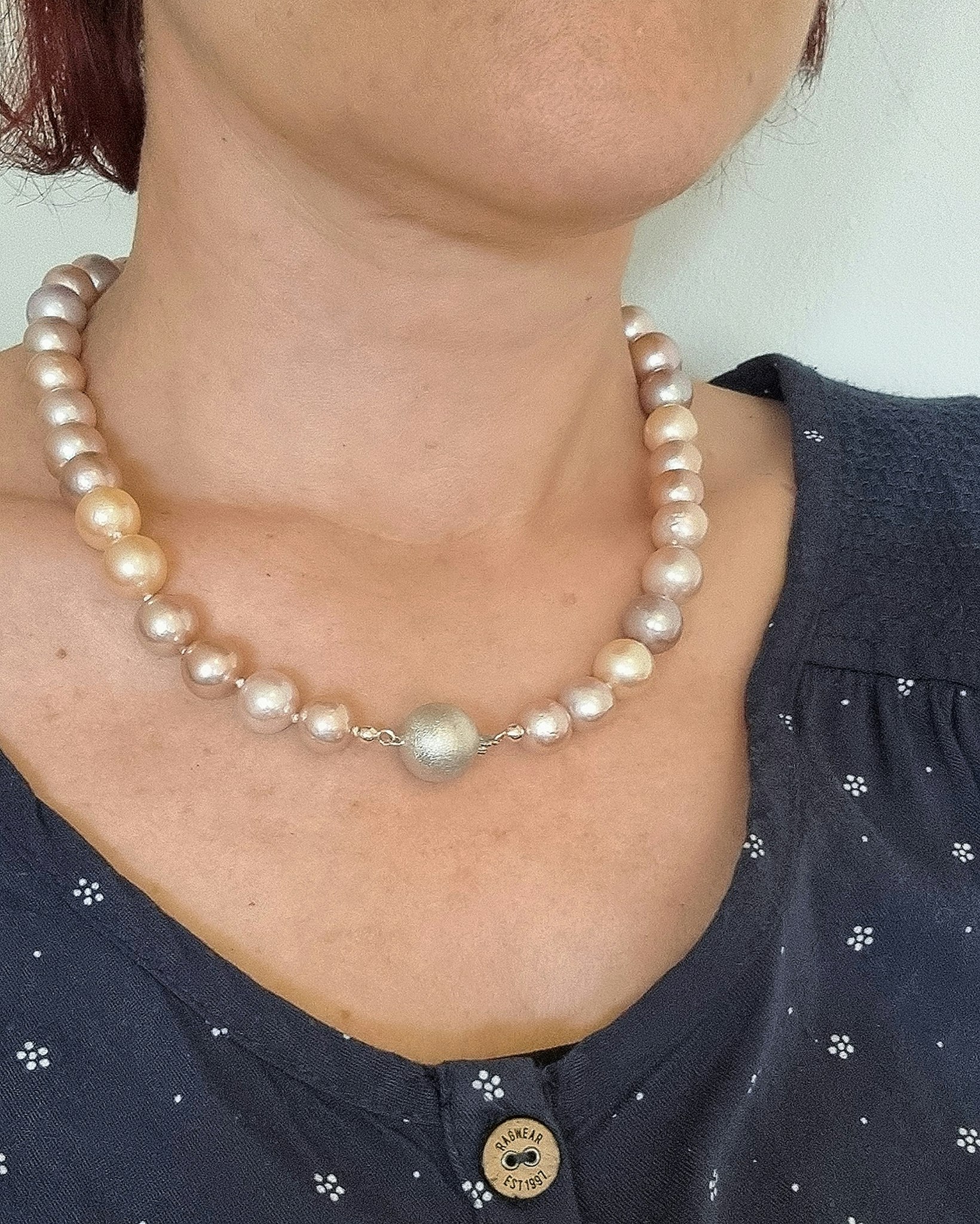 Stora sötvattenspärlor pastell - 47 cm collier
