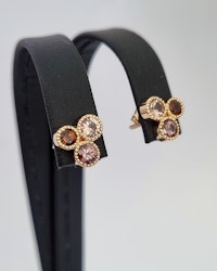 Three of Cloves - glittriga örhängen i 18K guld