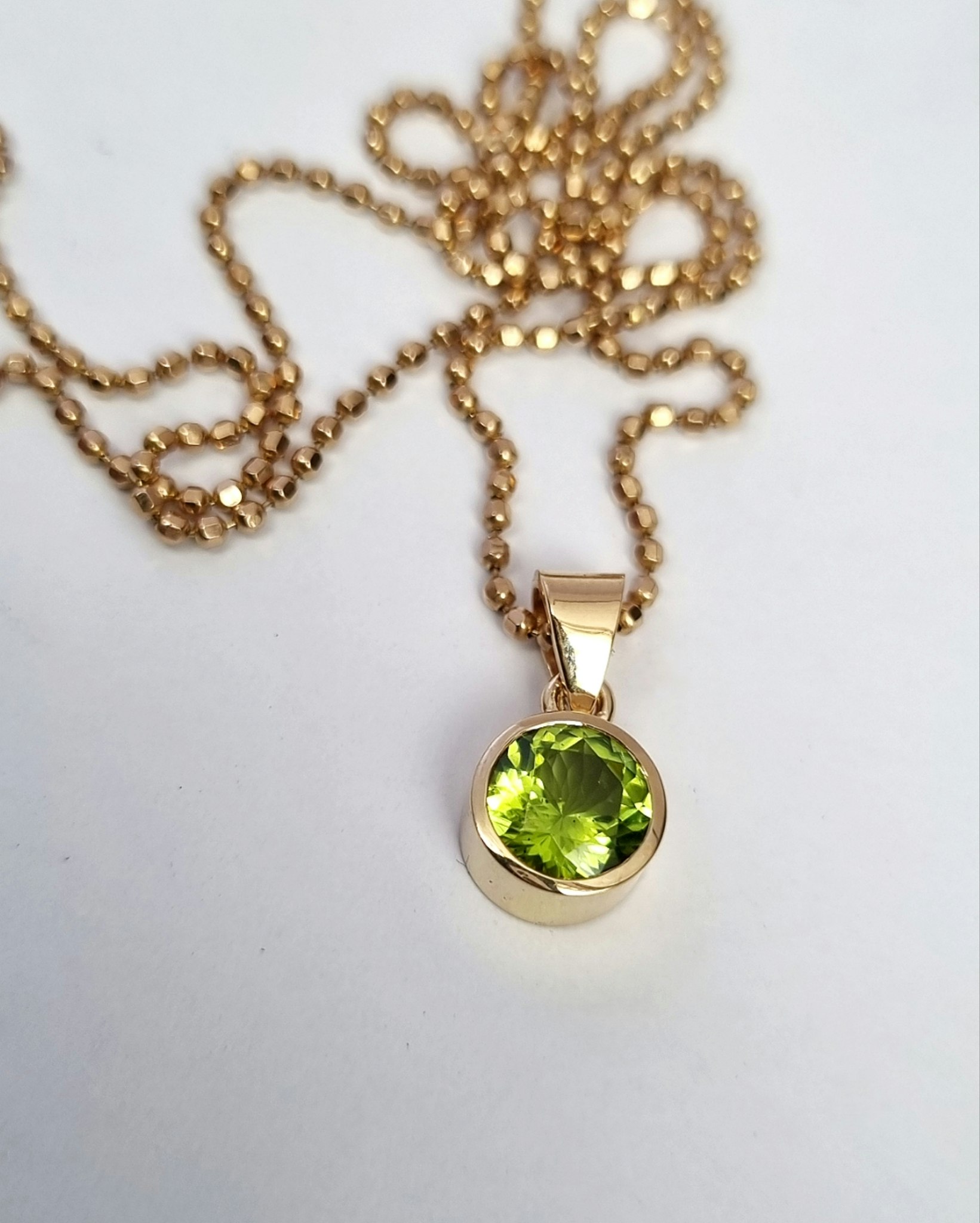 Fair Trade Peridot Mesa Verde - hänge i 18K guld