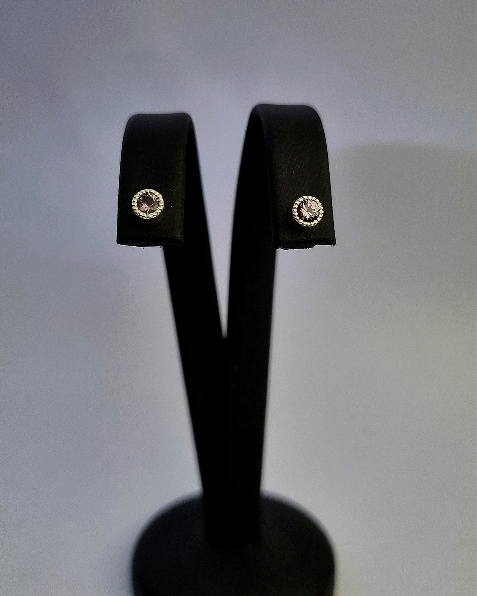 Spineller 'Grey Lavender' Fairtrade - örhängen i silver