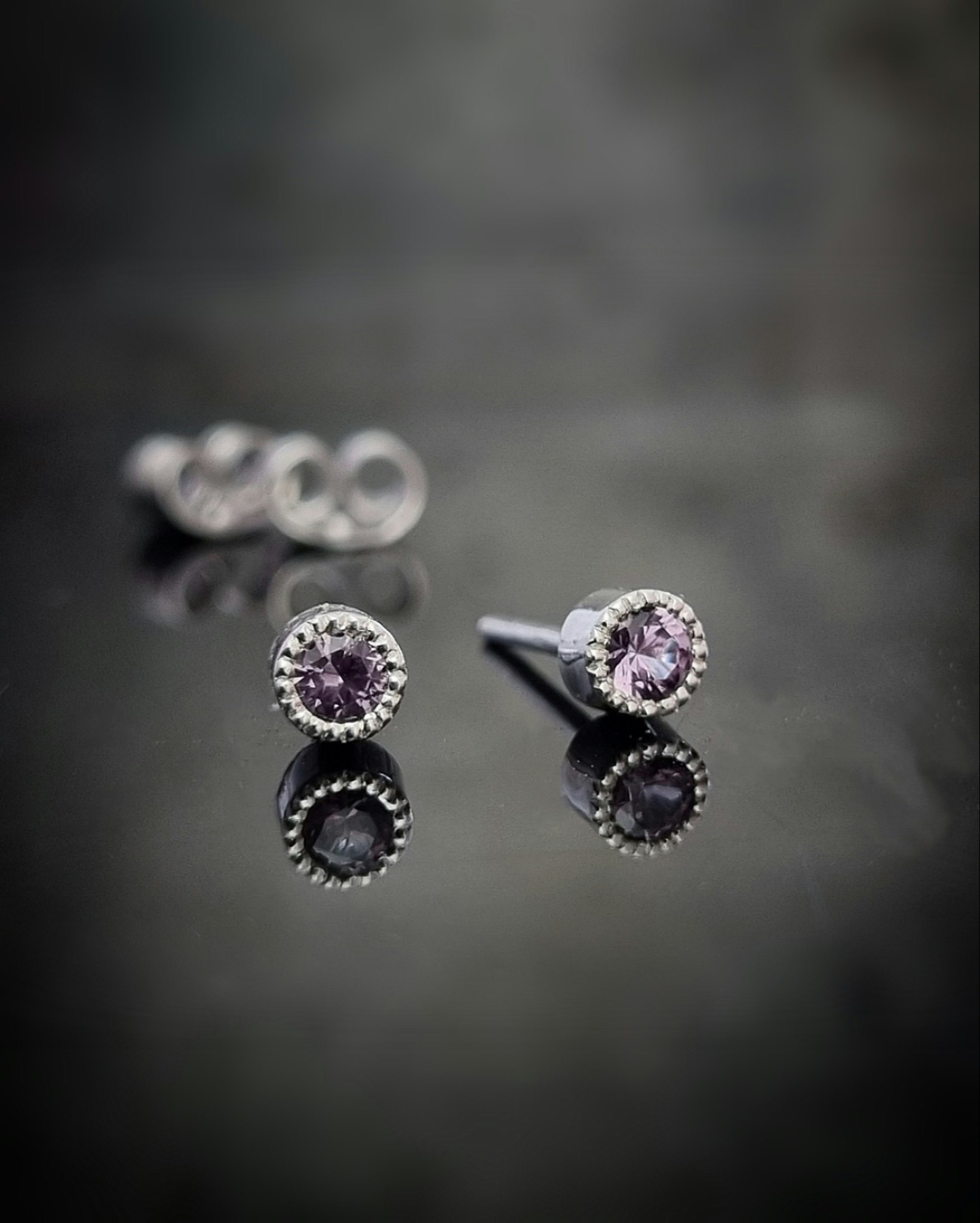 Spineller 'Grey Lavender' Fairtrade - örhängen i silver