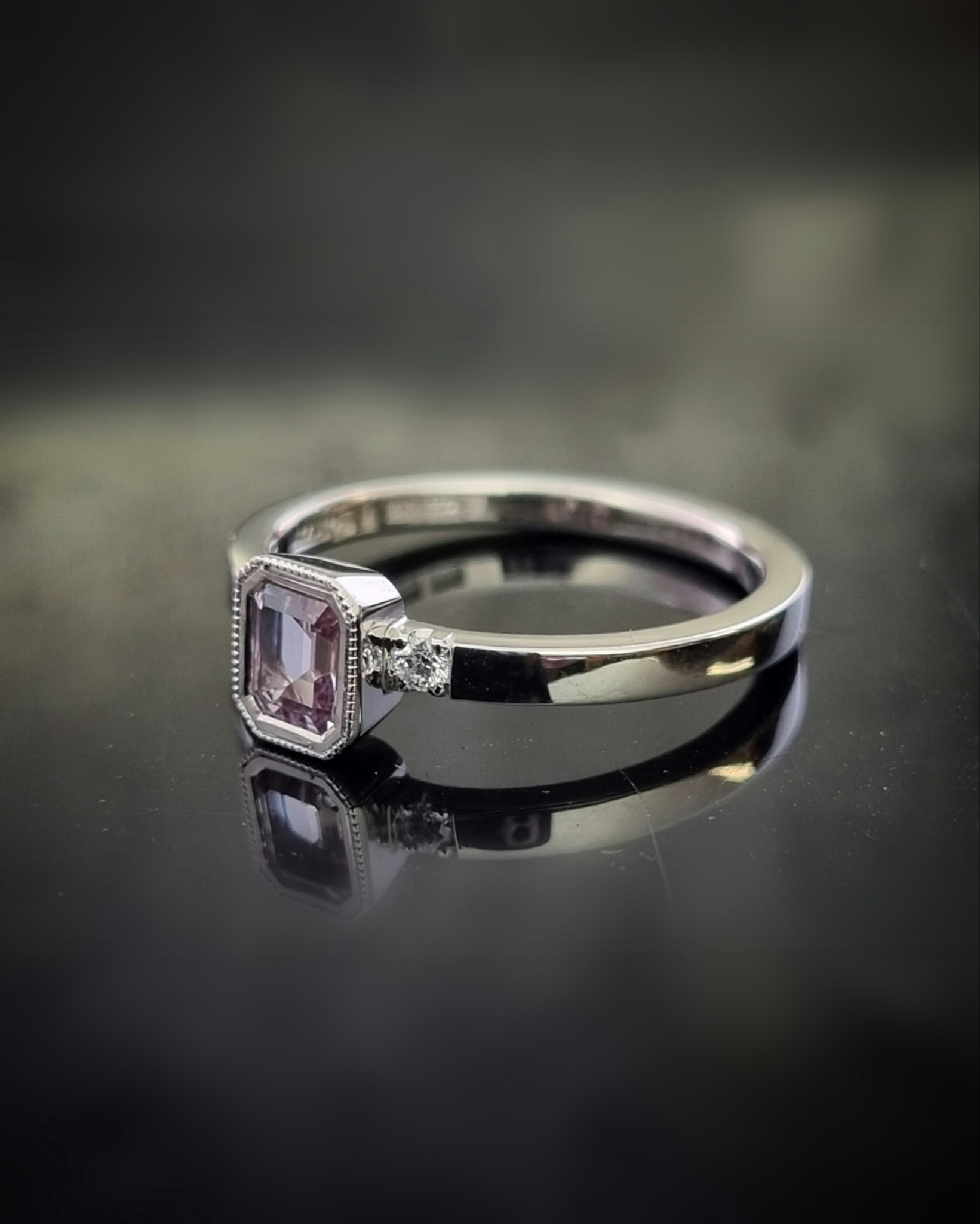 Cotton Candy - 18K vitguldsring med rosa Safir och briljanter