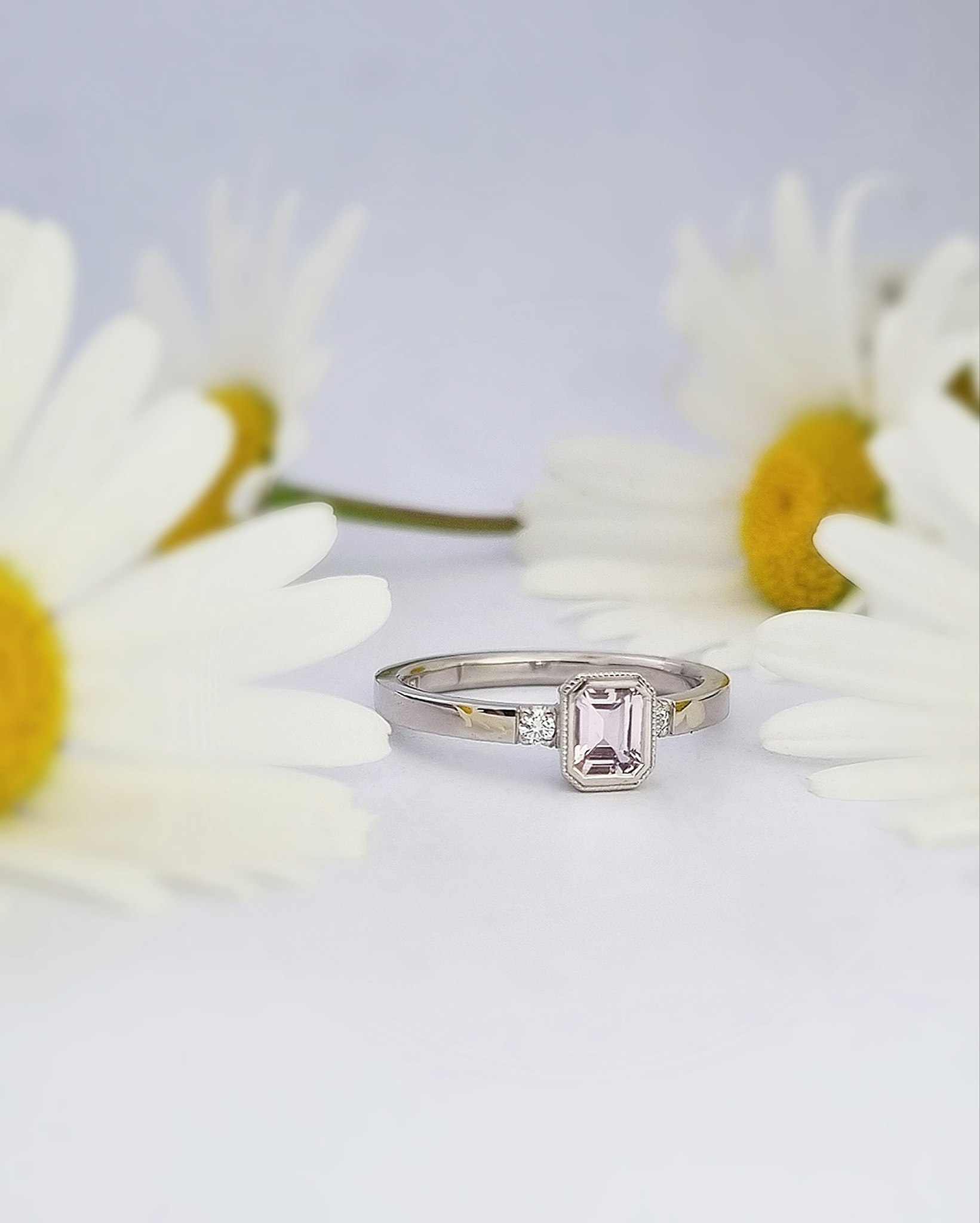 Cotton Candy - 18K vitguldsring med rosa Safir och briljanter