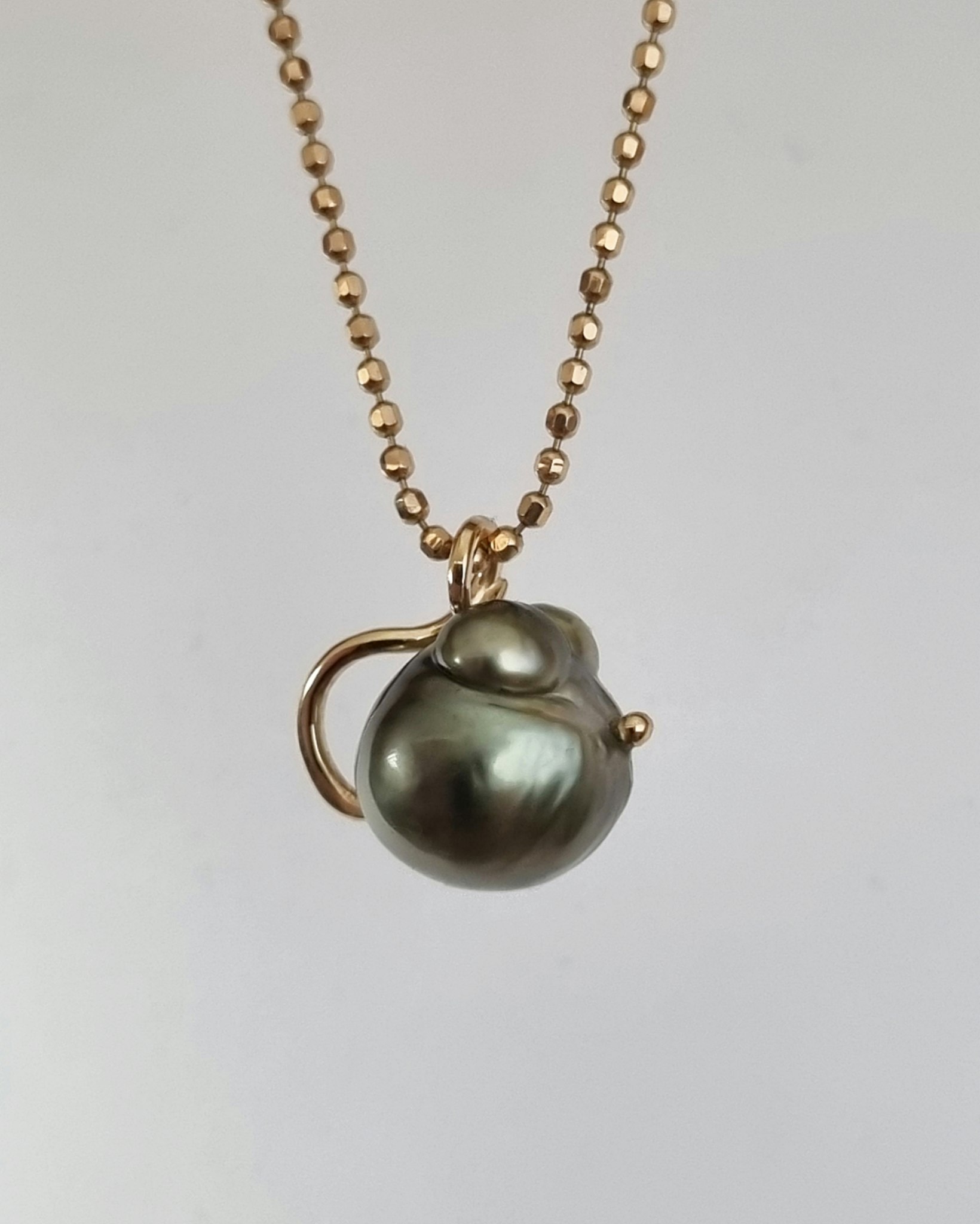 Baby Tahiti Mouse - pärlhänge i 18K guld