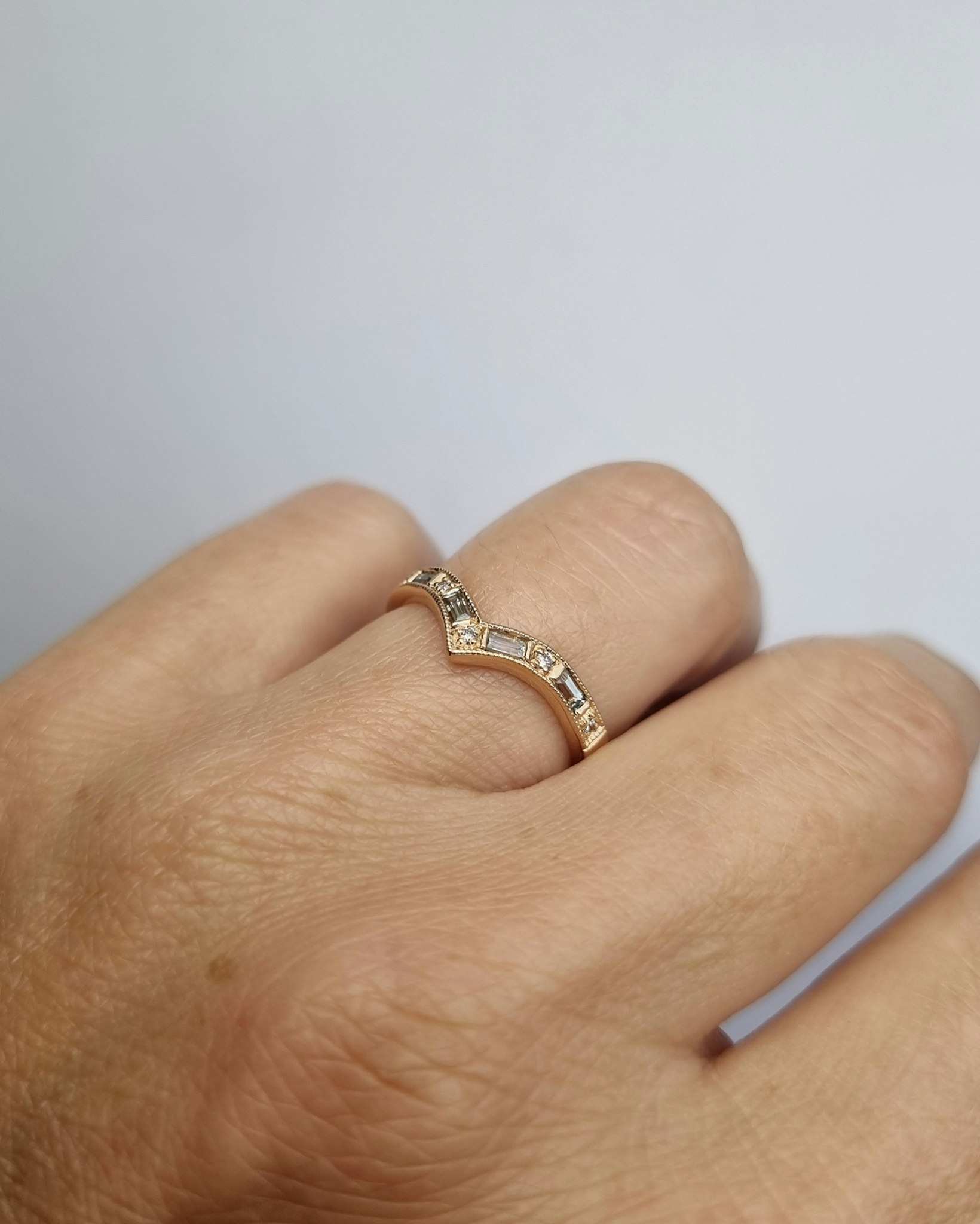 Queens' delight - Safir- & diamantring i 18K guld