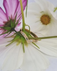 Queens' delight - Safir- & diamantring i 18K guld