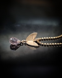 Fjäril på vift med rosa Turmalin - hänge i 18K guld