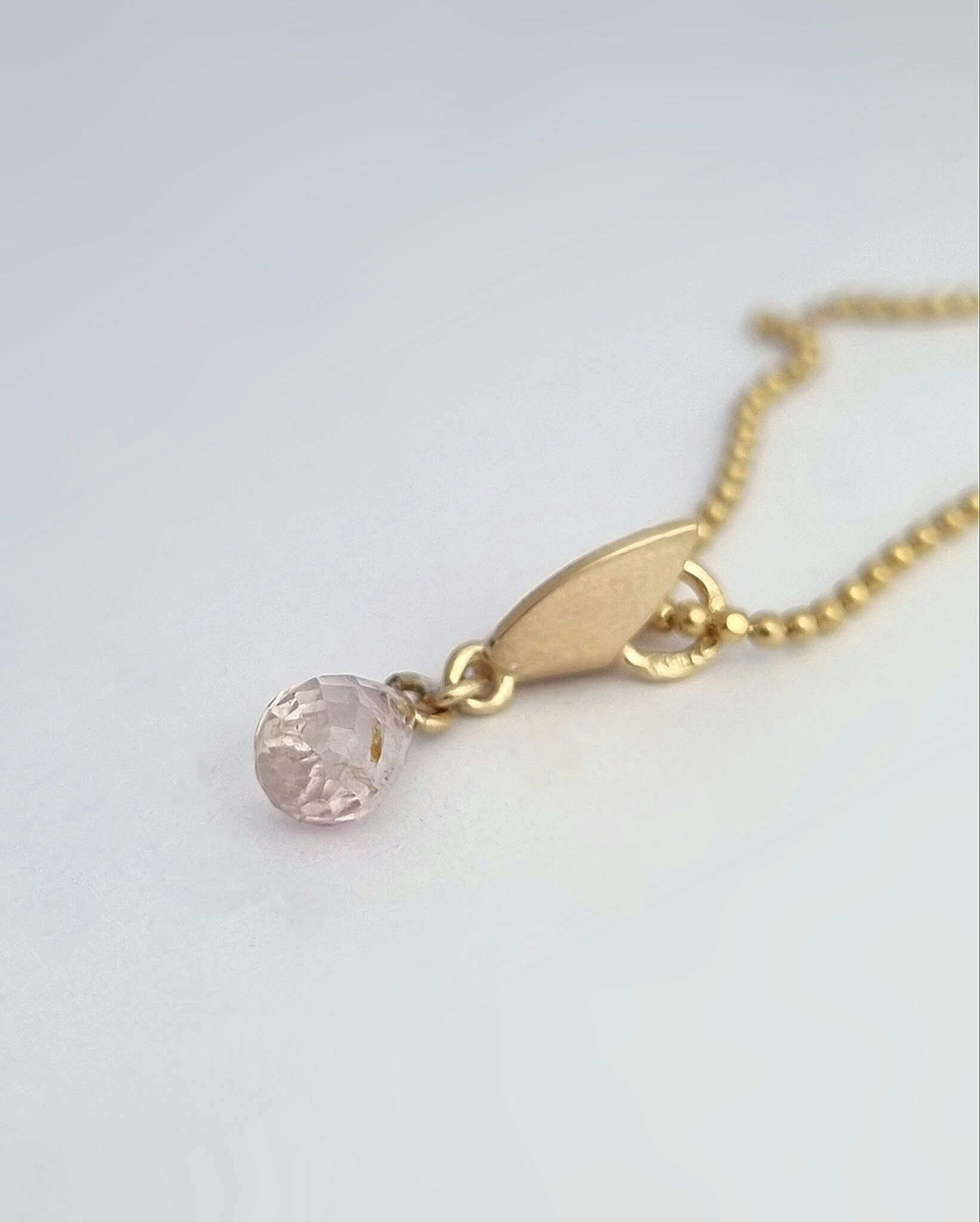 Fjäril på vift med rosa Turmalin - hänge i 18K guld